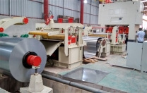 En Bangladesh 0.5x1300mm lnea de corte y punzonado de acero al silicio